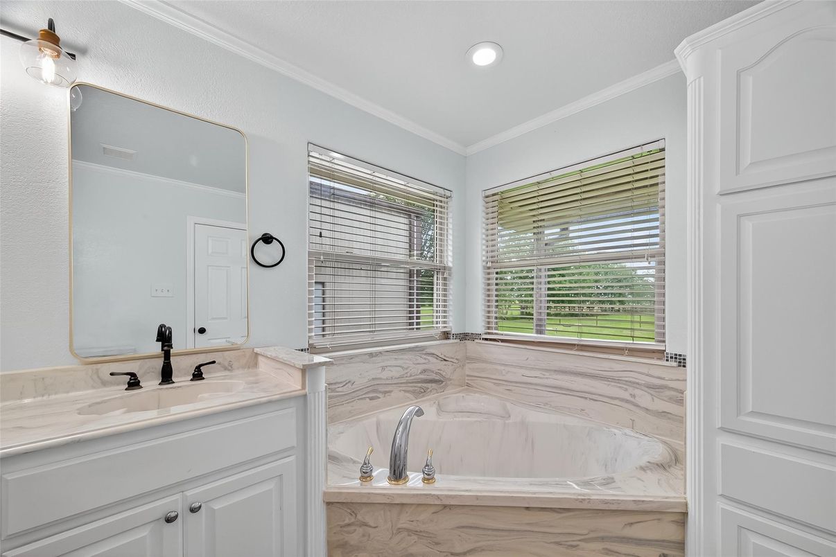 Bathroom, Interior, Recessed Lighting
