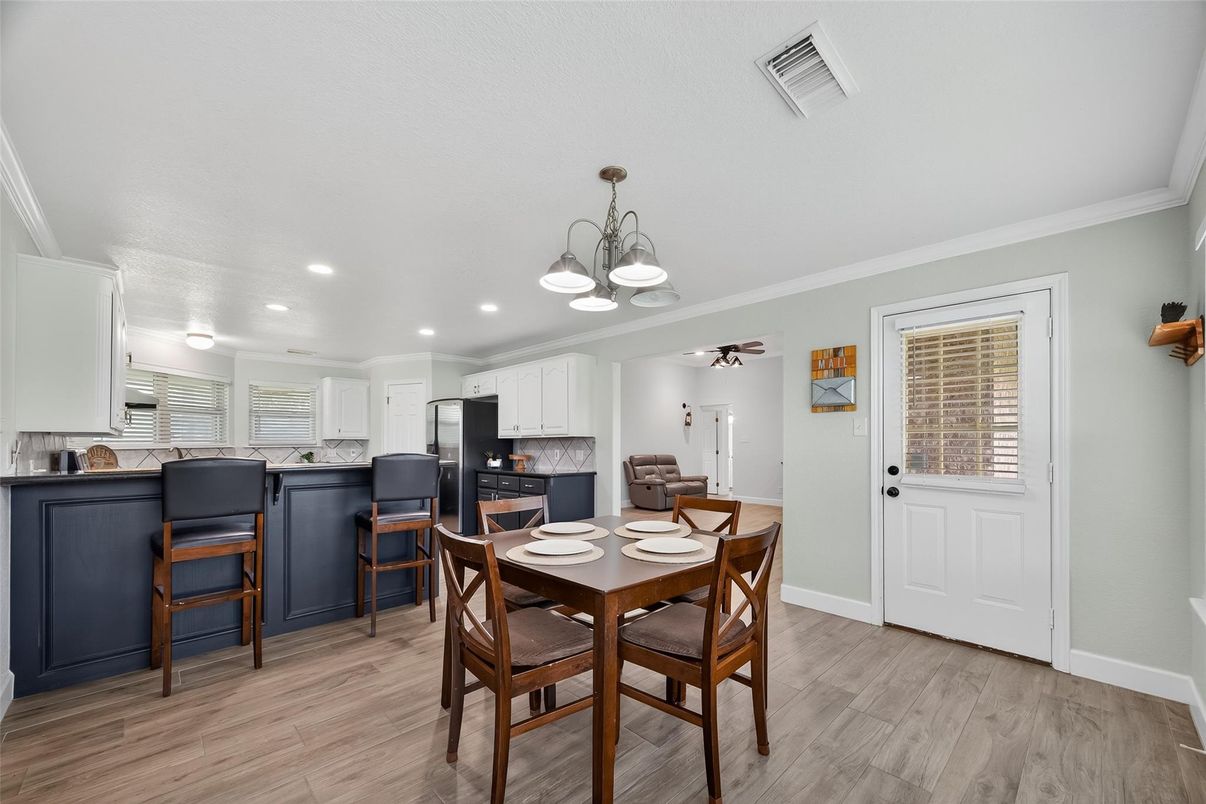 Chandelier, Dining room, Interior, Kitchen, Recessed Lighting, Wood Texture Flooring