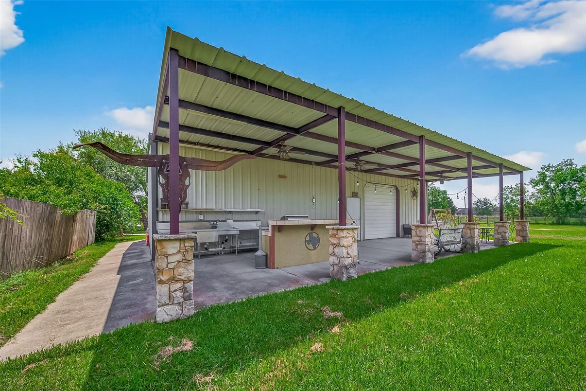 Backyard, Exterior, Facade, Outdoor Kitchen, None