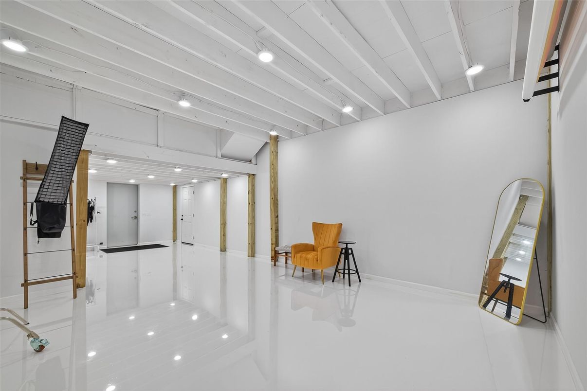 Empty room, Interior, Recessed Lighting