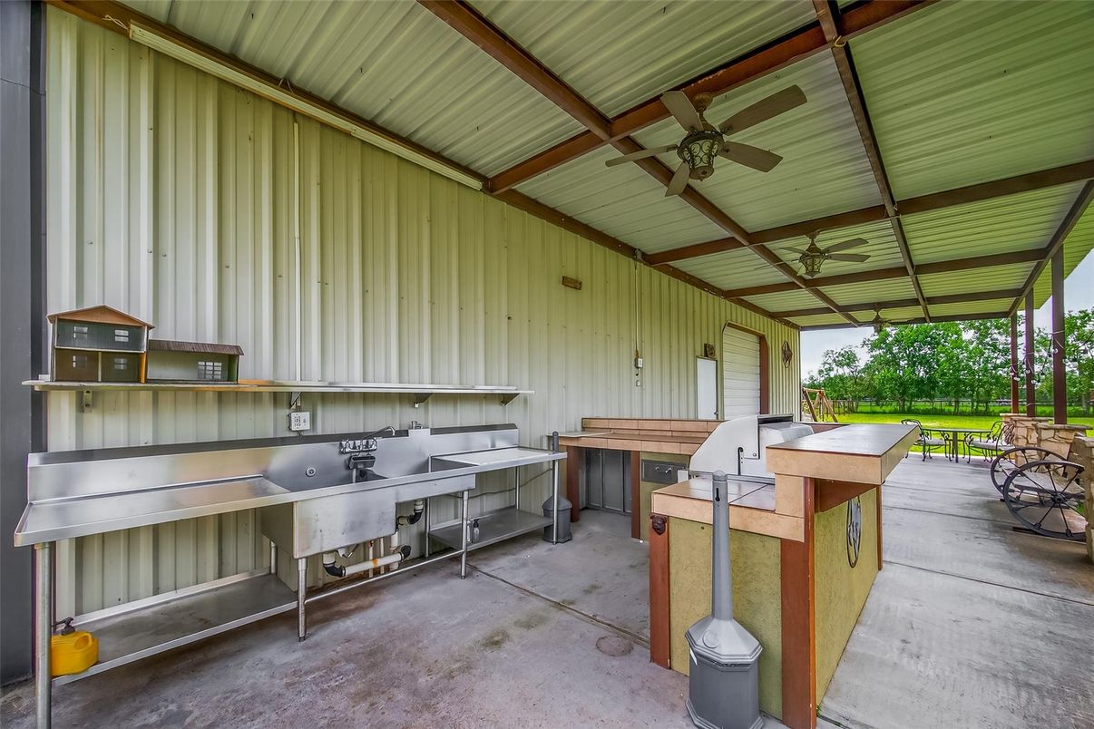 Exterior, Outdoor Kitchen
