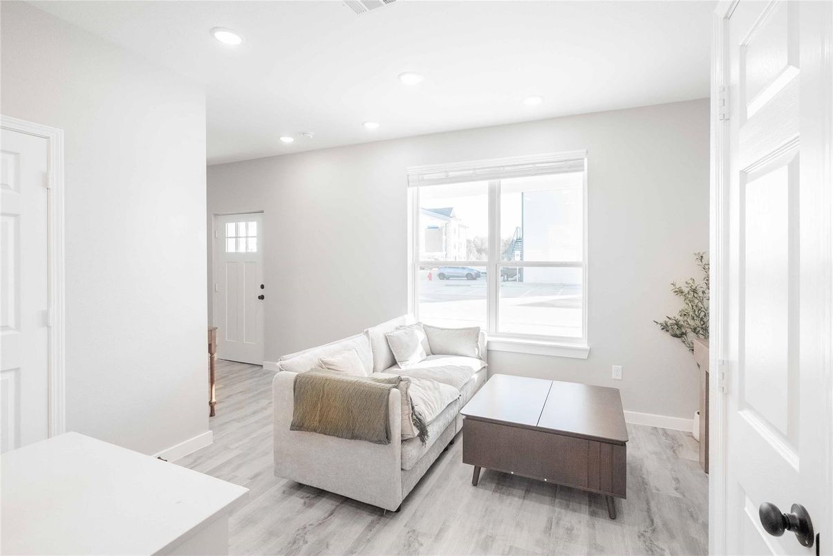 Interior, Recessed Lighting, Wood Texture Flooring