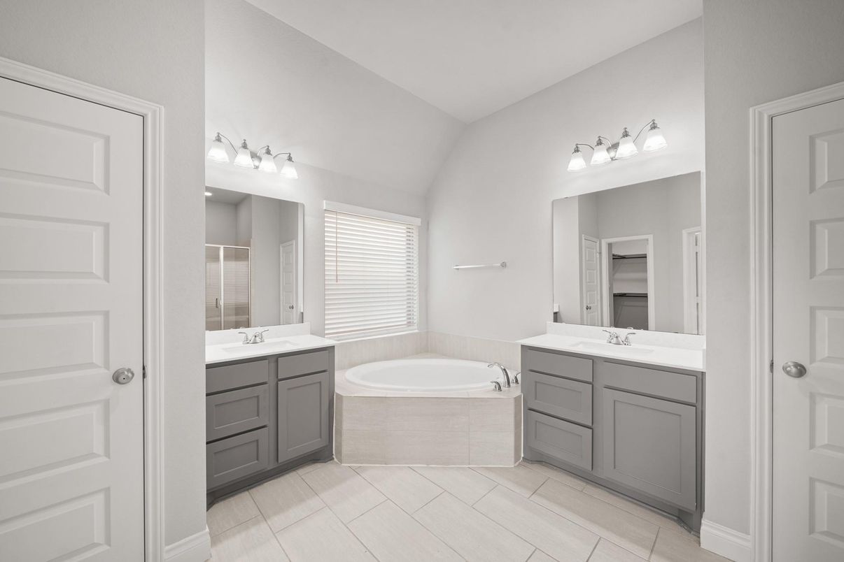 Bathroom, Dual Sink Vanities, Interior