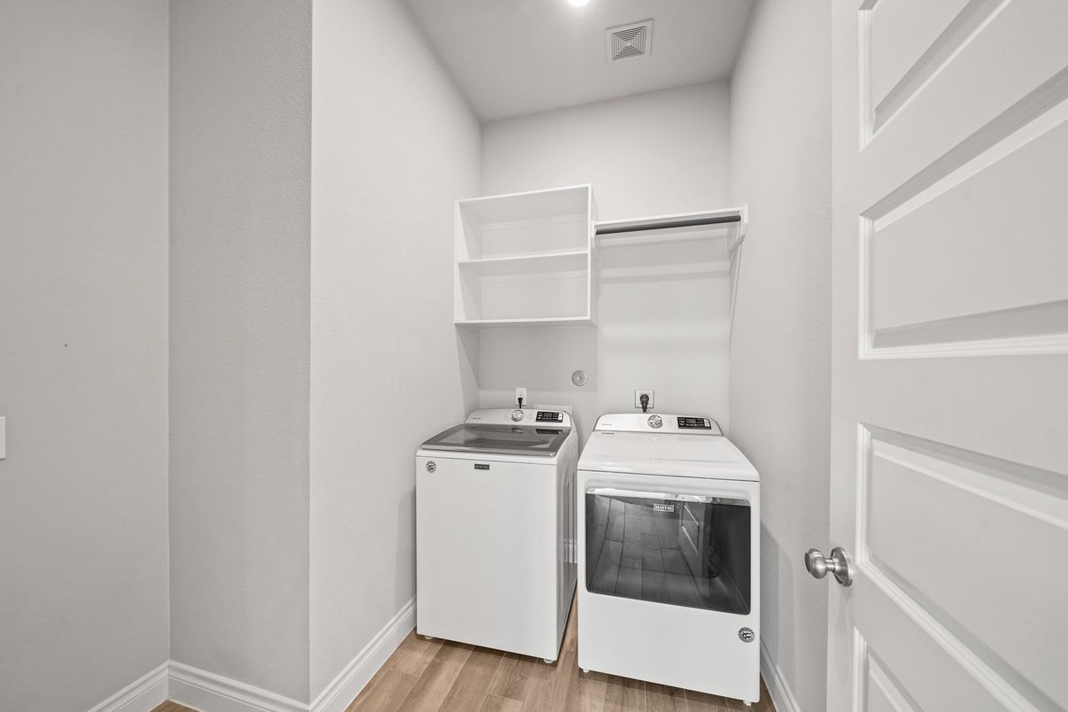 Interior, Recessed Lighting, Washer, Wood Texture Flooring