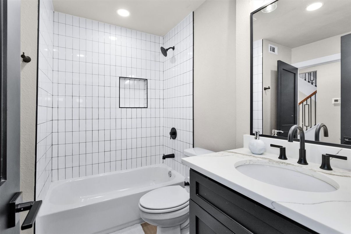 Bathroom, Interior, Recessed Lighting