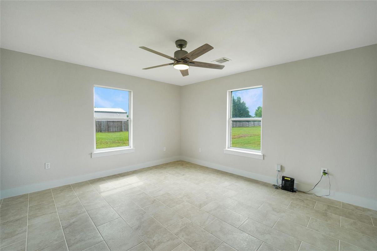 Empty room, Interior