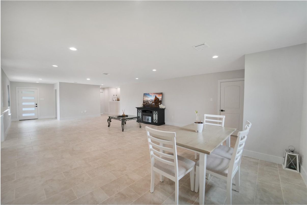 Dining room, Interior, Recessed Lighting