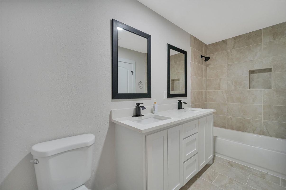 Bathroom, Dual Sink Vanities, Interior
