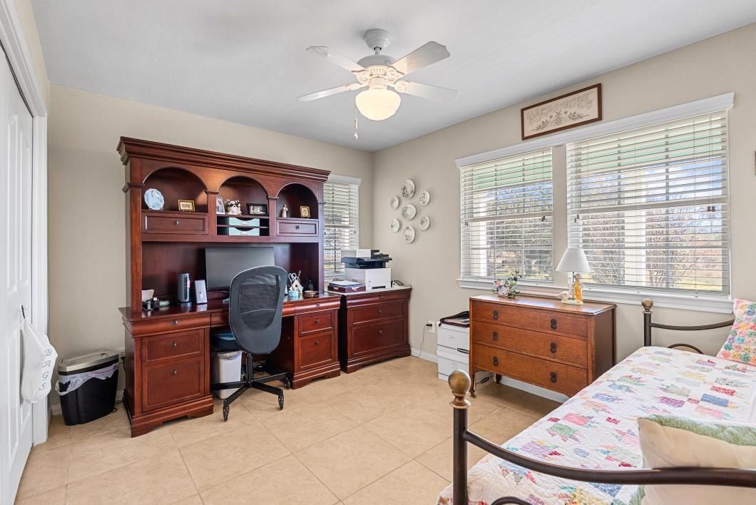 Home Office, Interior