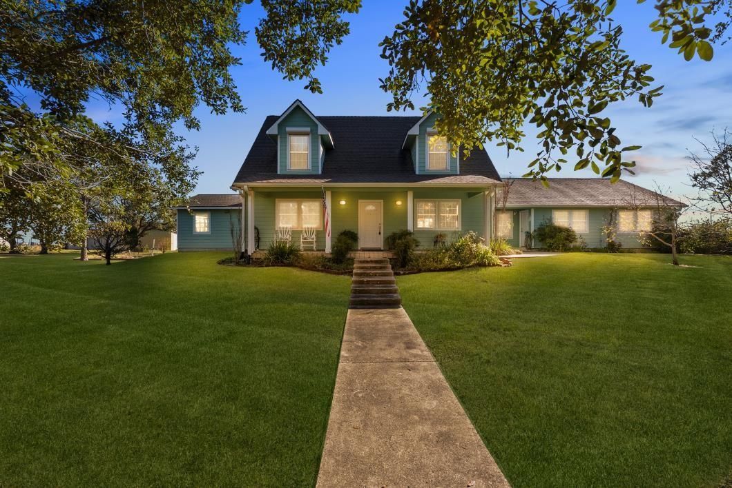 Backyard, Exterior, Facade, Cape Cod