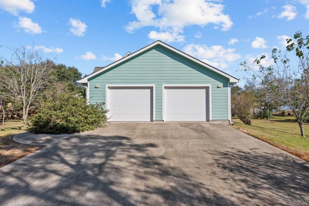 Detached Garage, Exterior