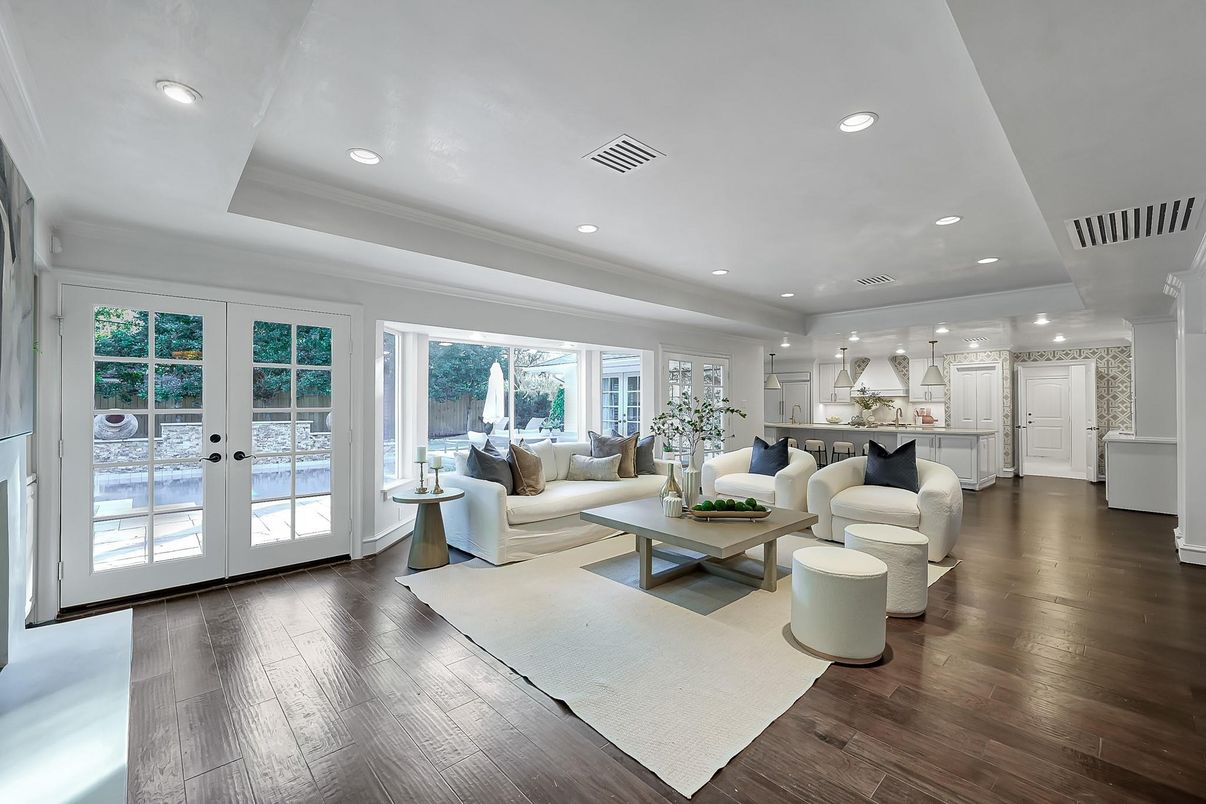 Interior, Living room, Recessed Lighting, Wood Texture Flooring