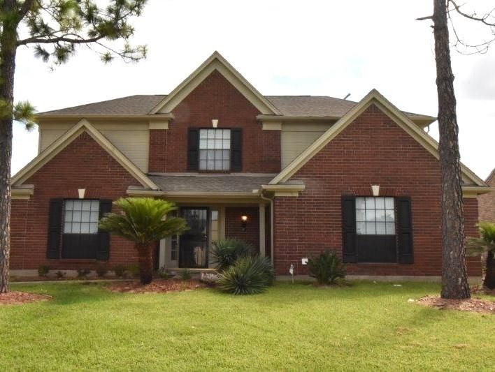 Exterior, Facade, Brick Facade, Brick Traditional