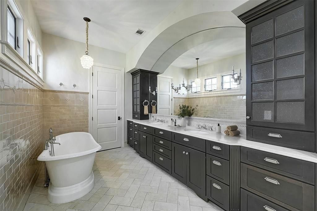 Bathroom, Dual Sink Vanities, Free Standing Baths, Interior, Pendant Lights