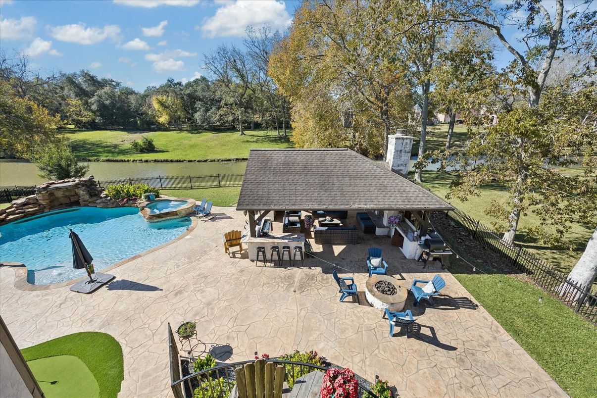 Exterior, Pool, Water