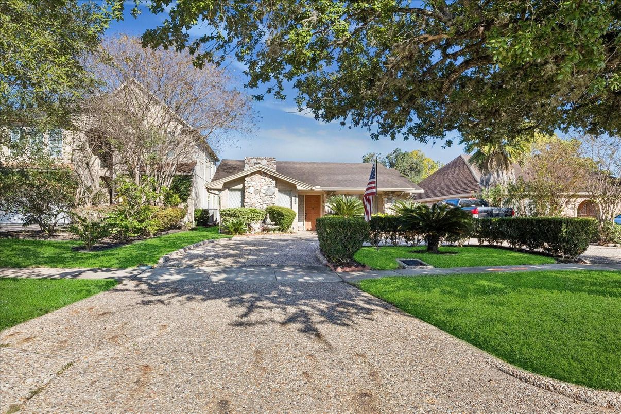 Backyard, Exterior, Facade, French Provincial