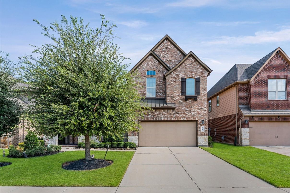 Attached, Exterior, Facade, Brick Facade, Brick Traditional