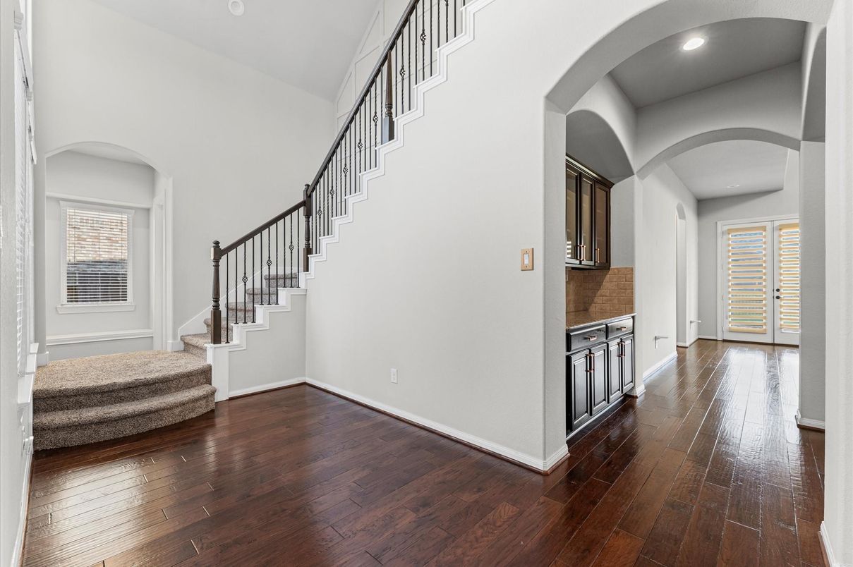 Interior, Recessed Lighting, Wood Texture Flooring