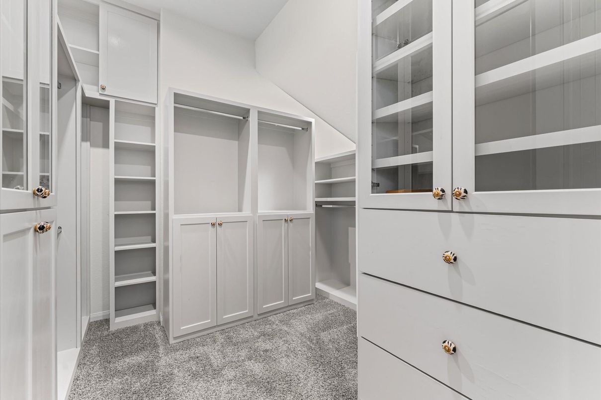 Interior, Walk-in Closets