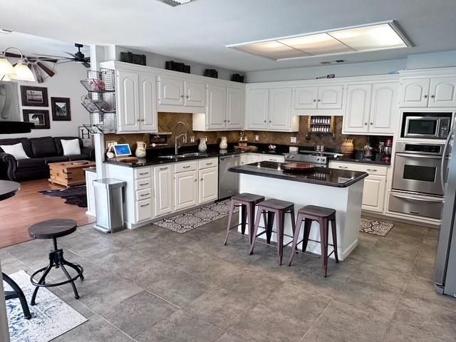 Interior, Kitchen, Living room, Stainless Steel Appliances