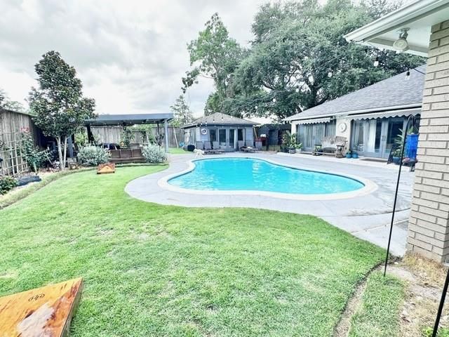 Backyard, Exterior, Pool