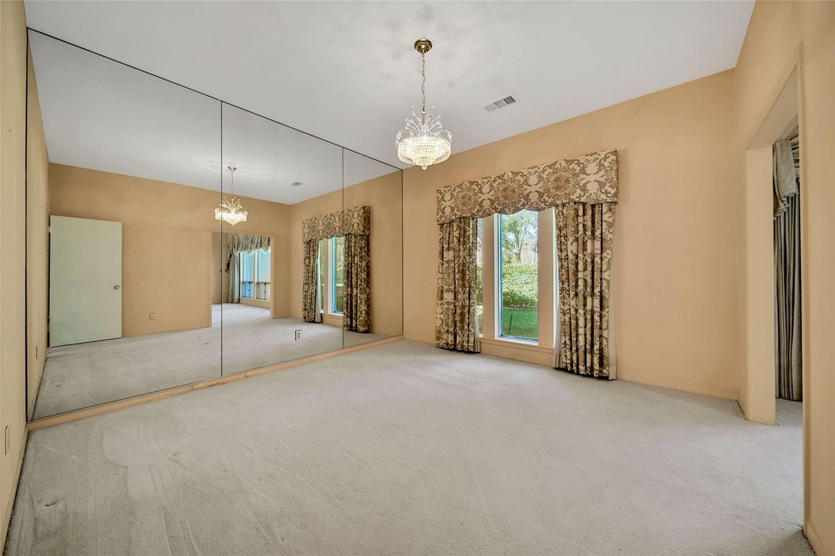 Chandelier, Empty room, Interior, Pendant Lights