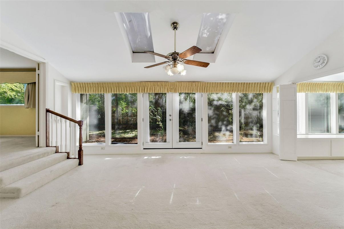 Empty room, Interior