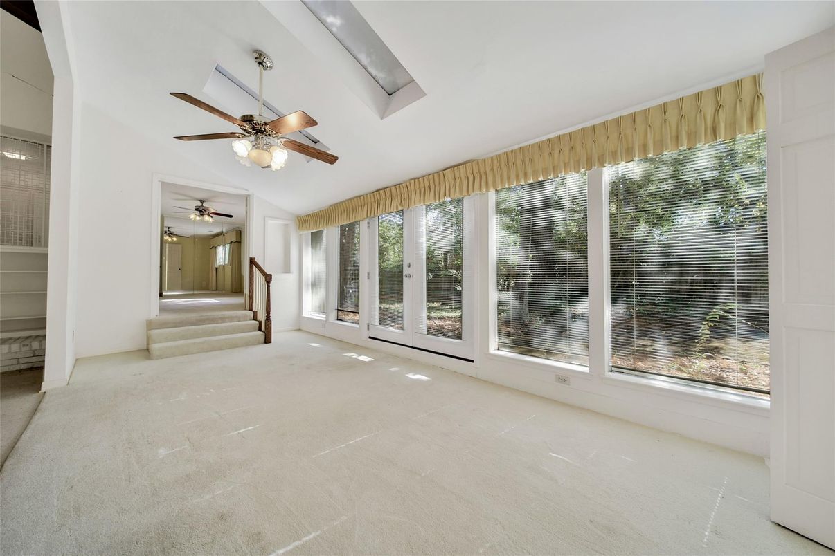 Empty room, Interior