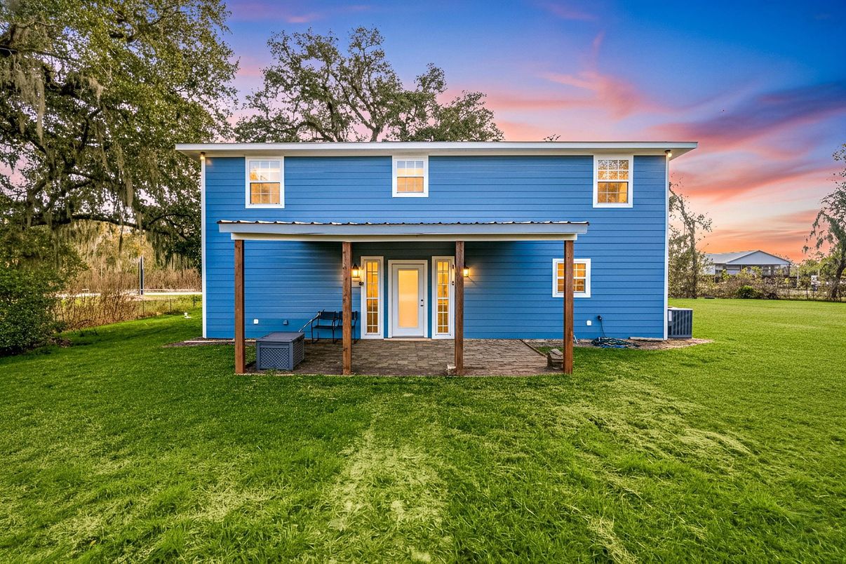 Backyard, Exterior, Facade, Raised Ranch