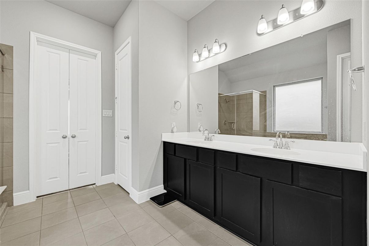 Bathroom, Dual Sink Vanities, Interior