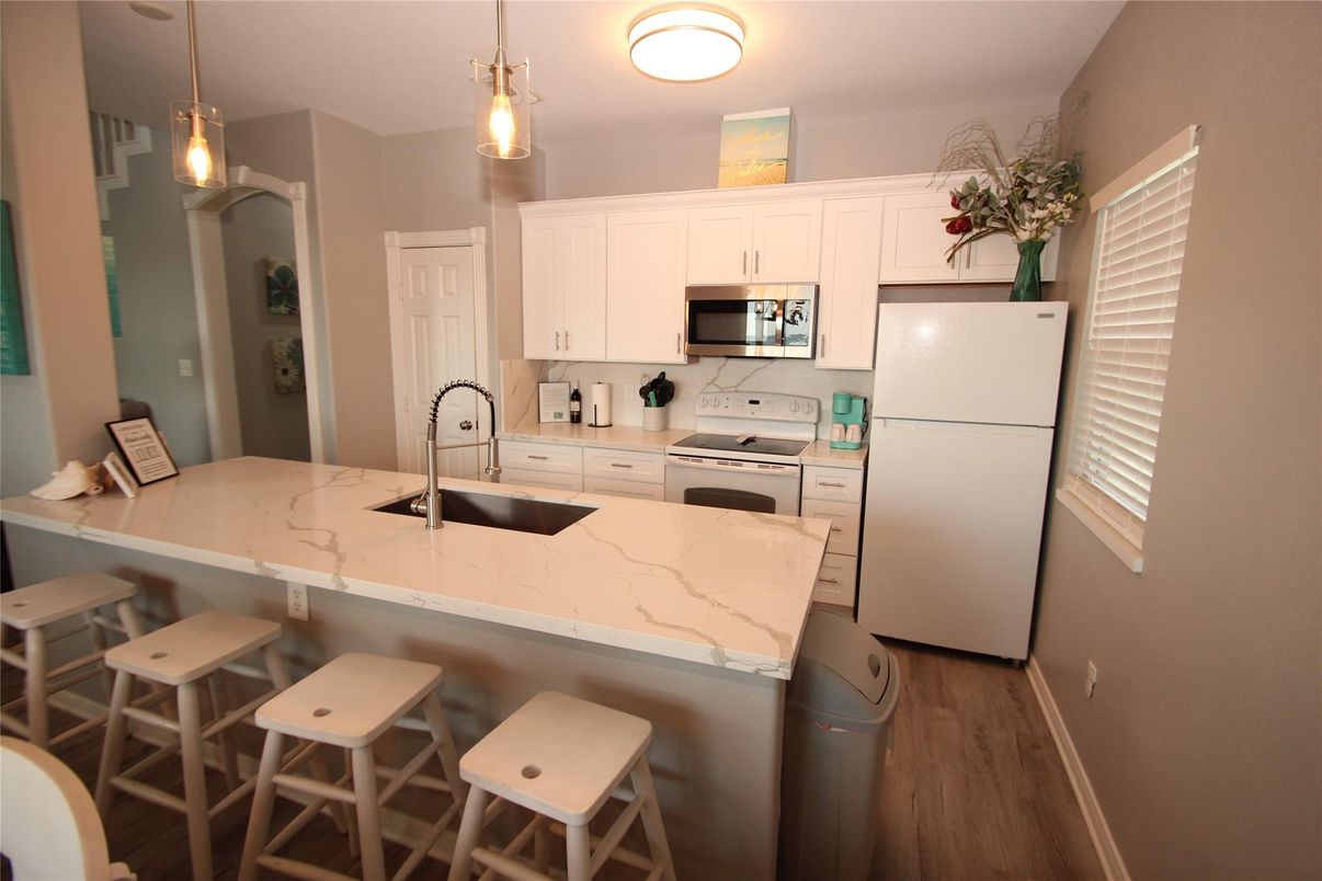 Interior, Kitchen, Pendant Lights, Wood Texture Flooring