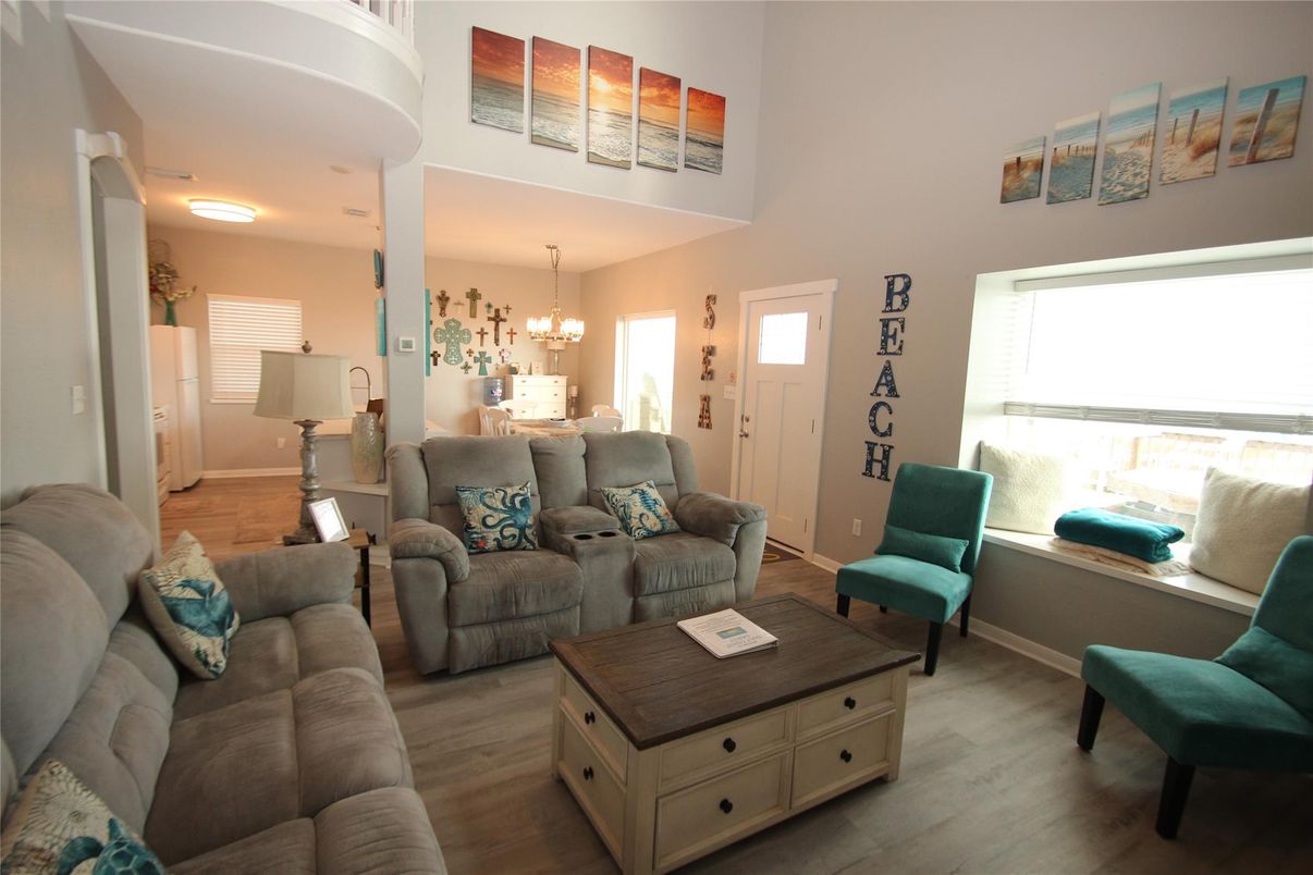 Chandelier, Dining room, Interior, Living room, Wood Texture Flooring