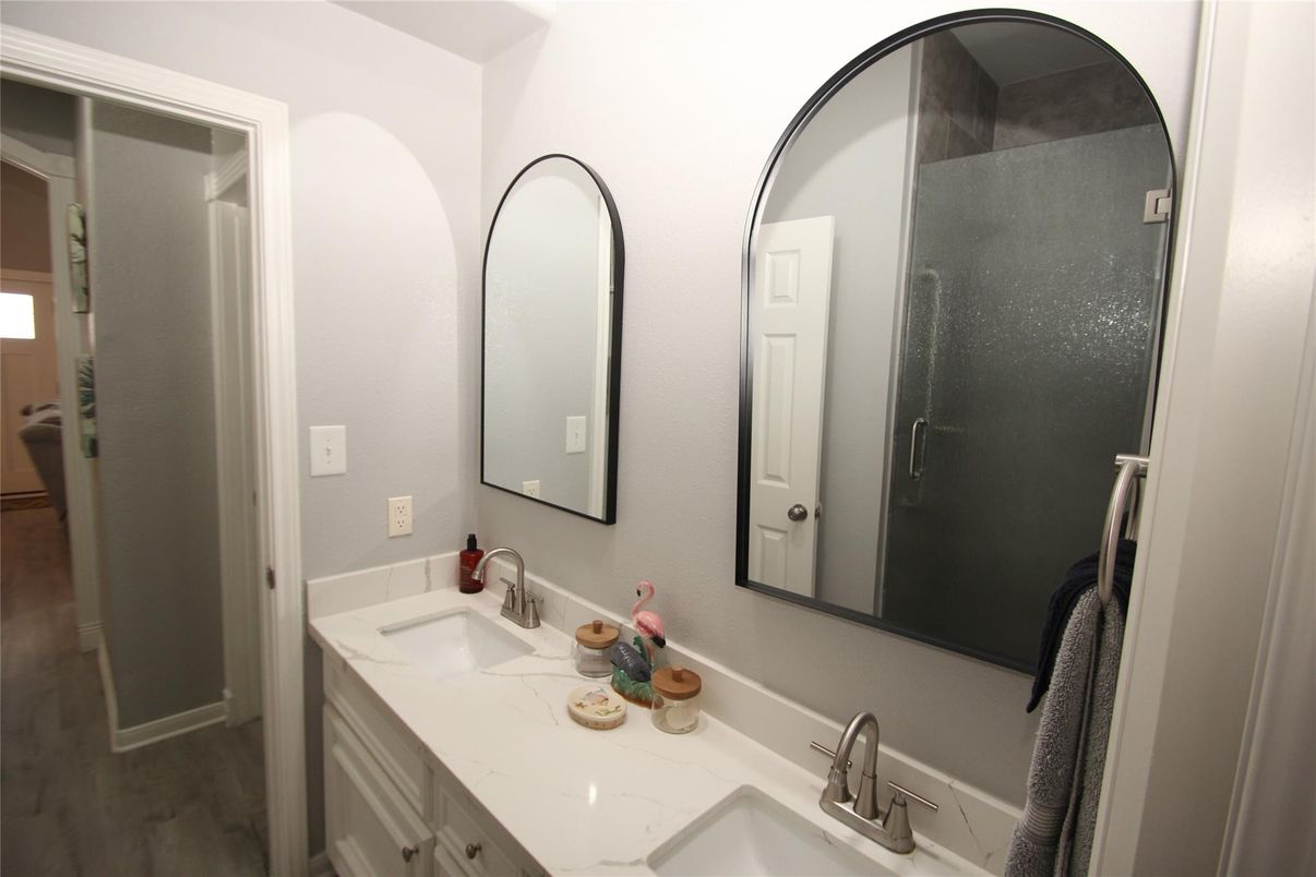Bathroom, Dual Sink Vanities, Interior
