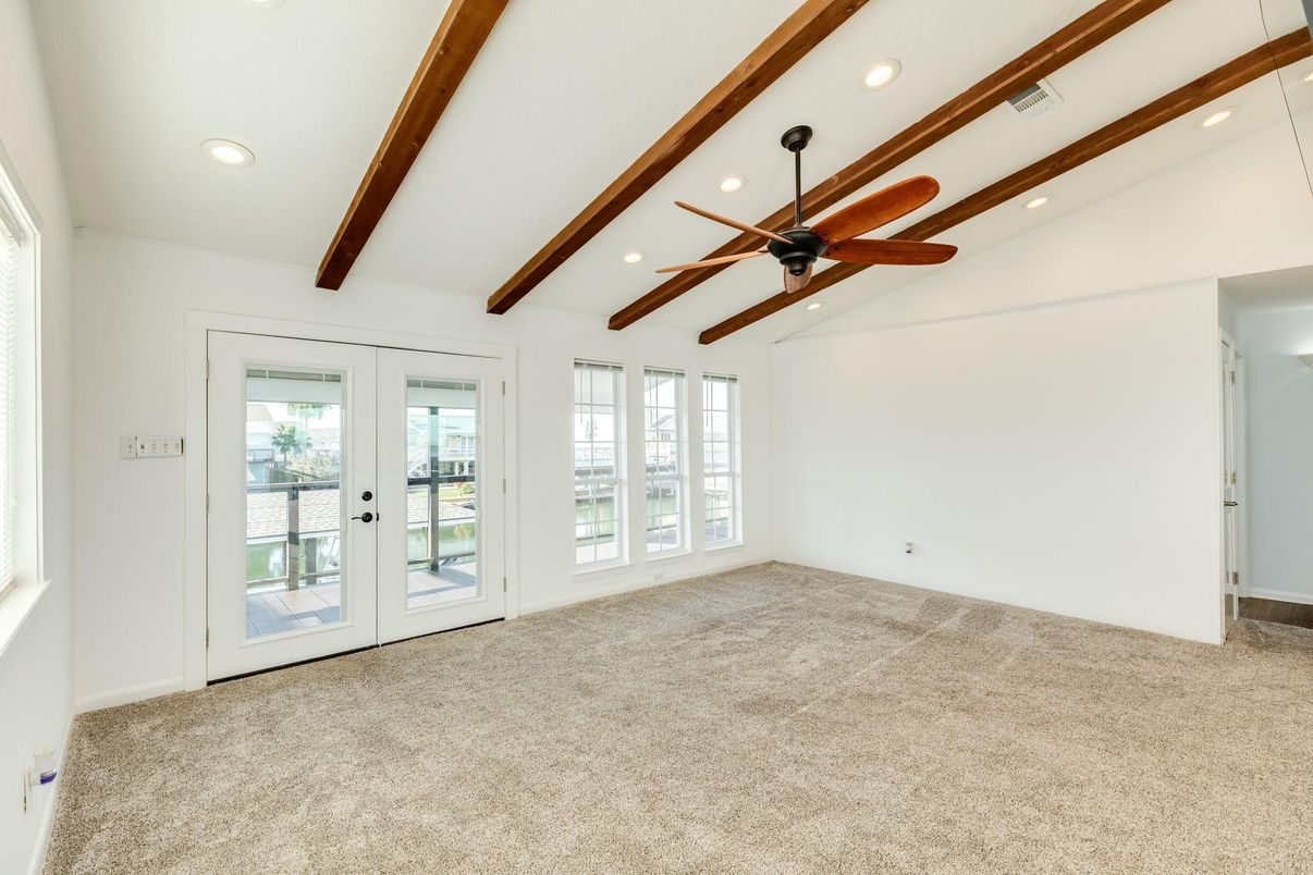 Empty room, Interior, Recessed Lighting, Wooden Beams