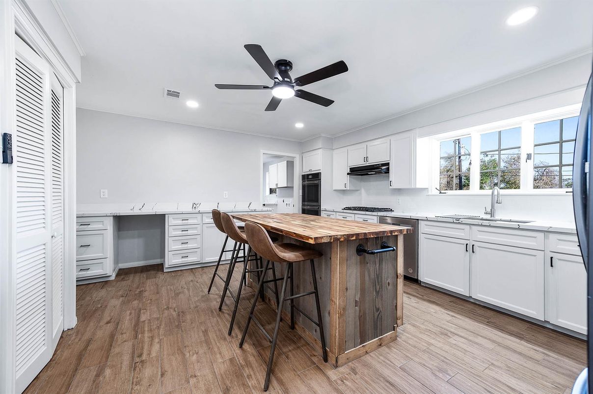 Interior, Kitchen, Recessed Lighting, Wood Texture Flooring