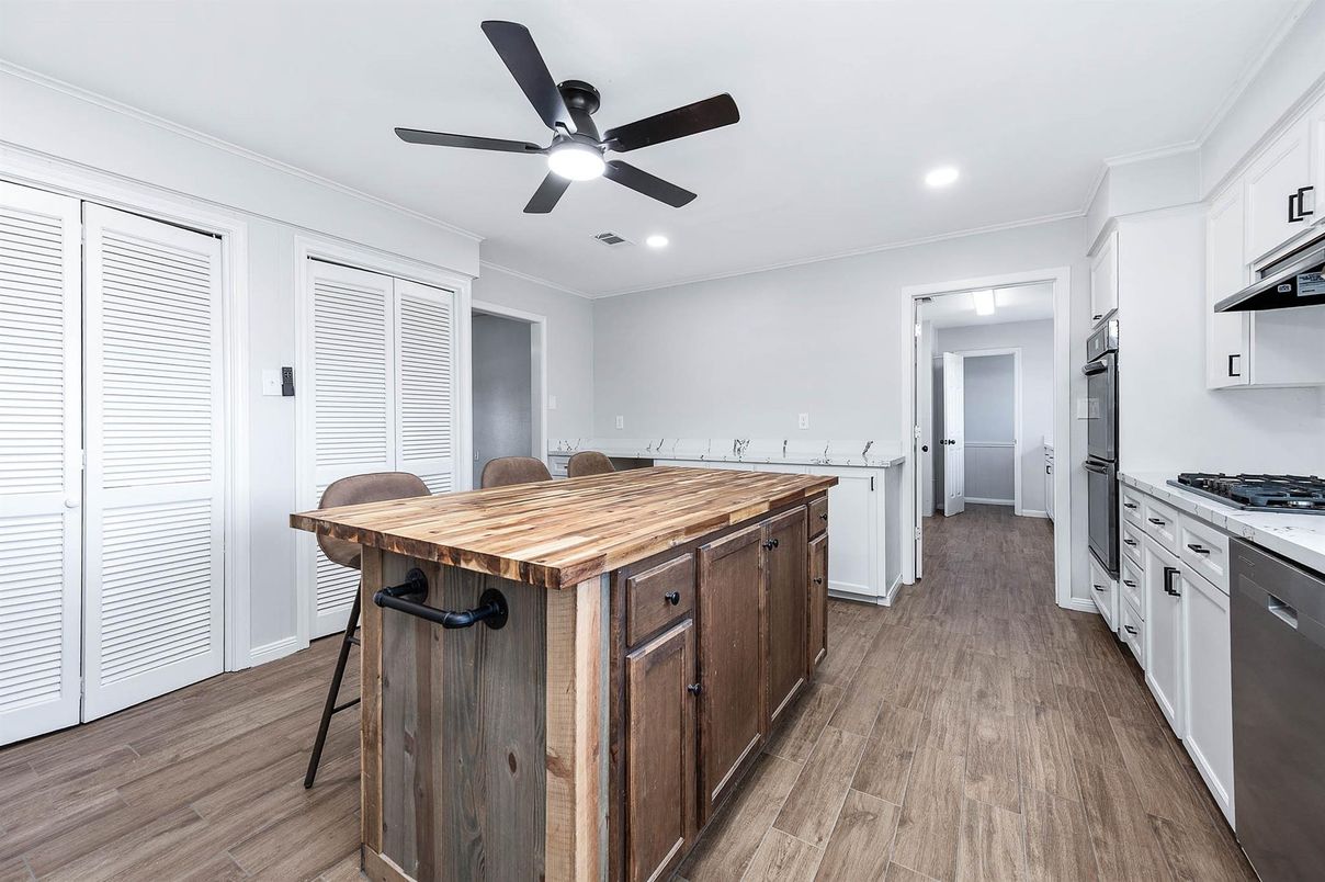 Interior, Kitchen, Recessed Lighting, Wood Texture Flooring