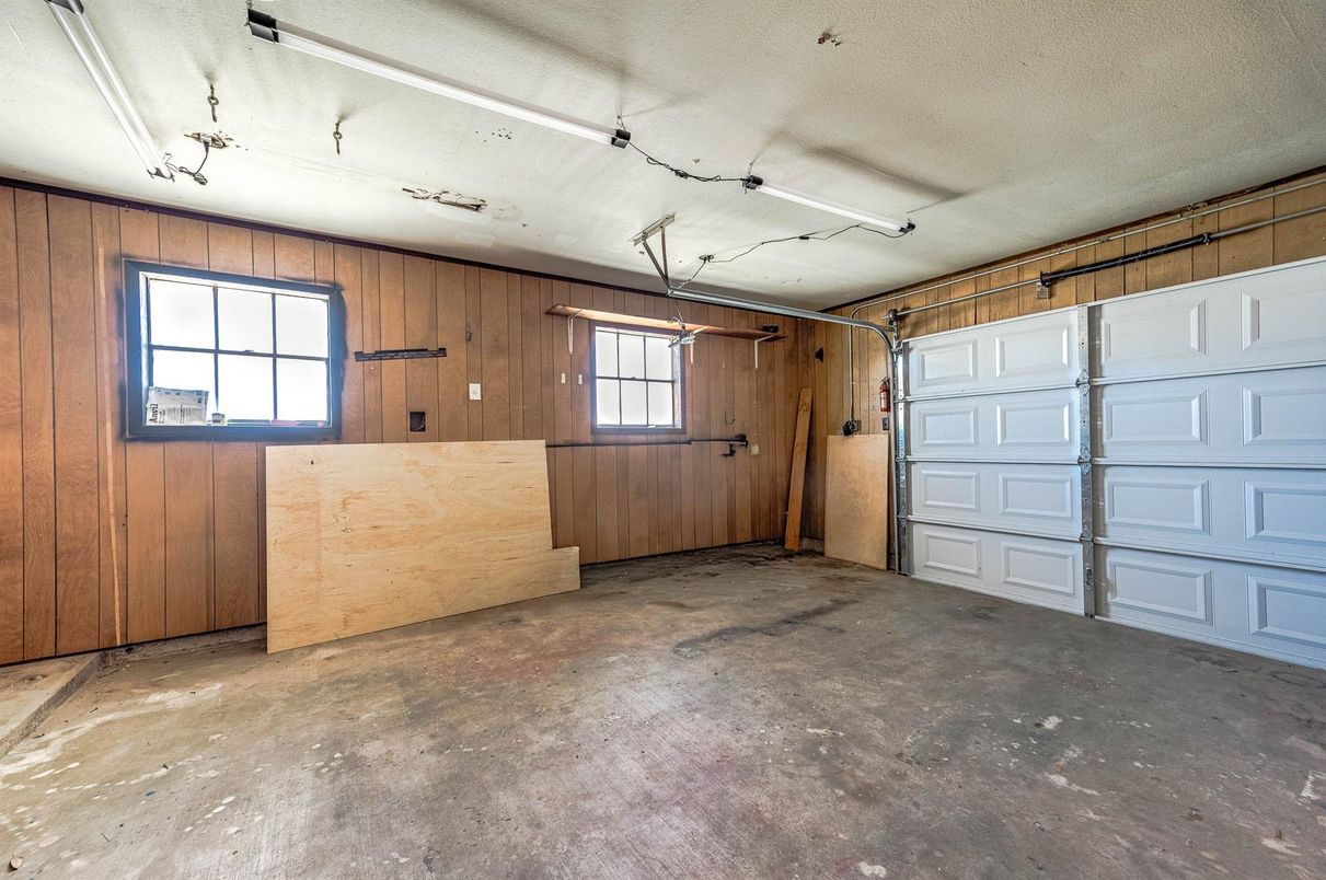 Garage, Interior, Wooden Walls