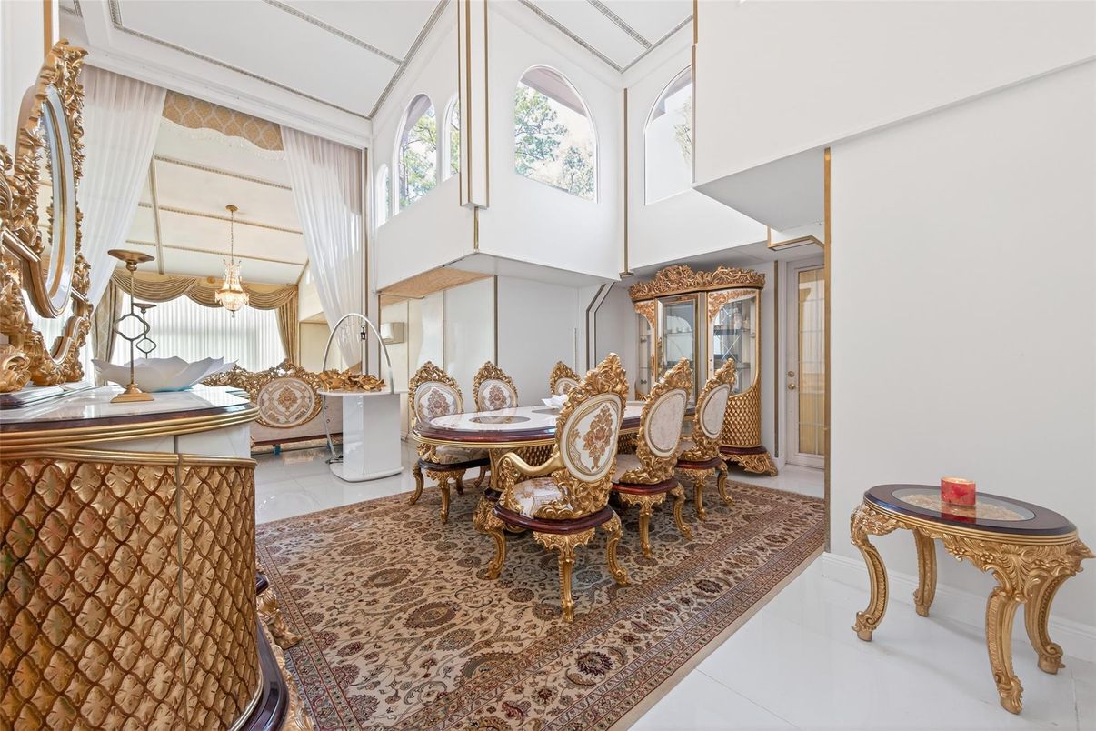 Chandelier, Dining room, Interior