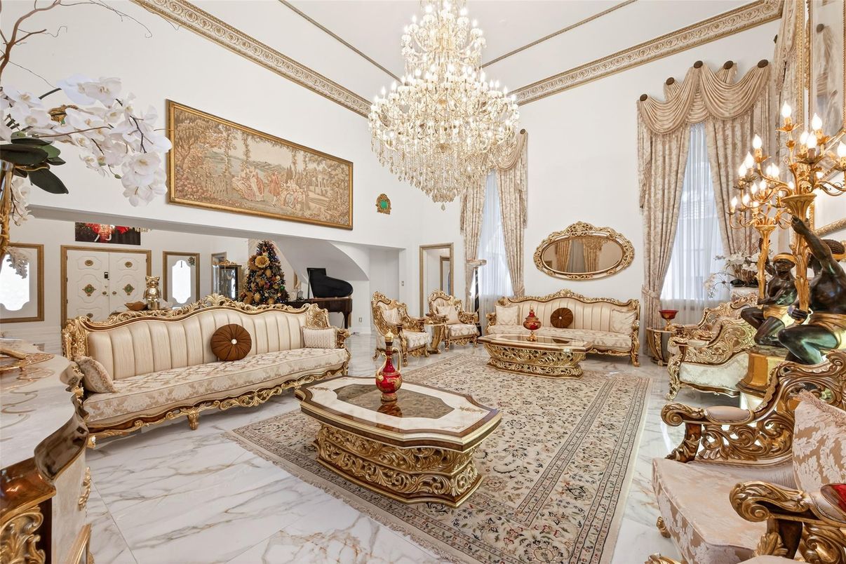 Chandelier, Interior, Living room, Marble, Piano