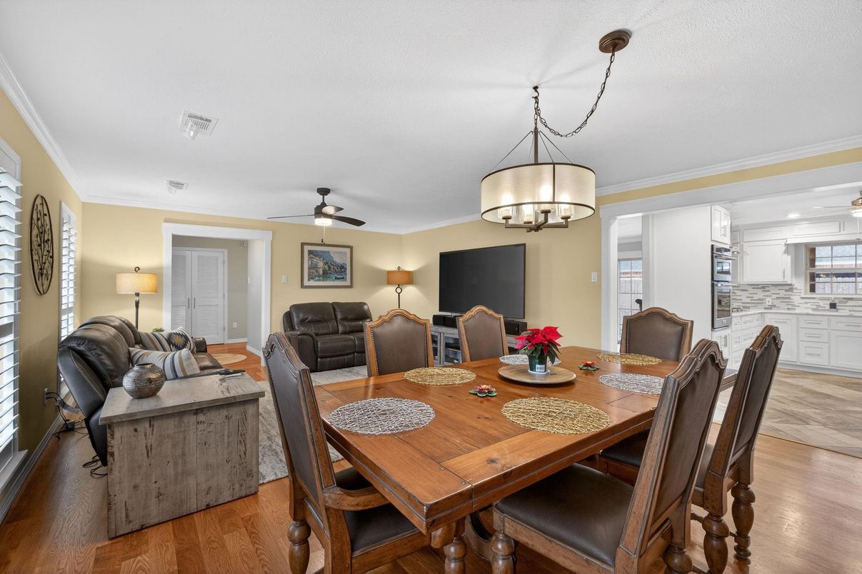 Chandelier, Dining room, Interior, Kitchen, Wood Texture Flooring