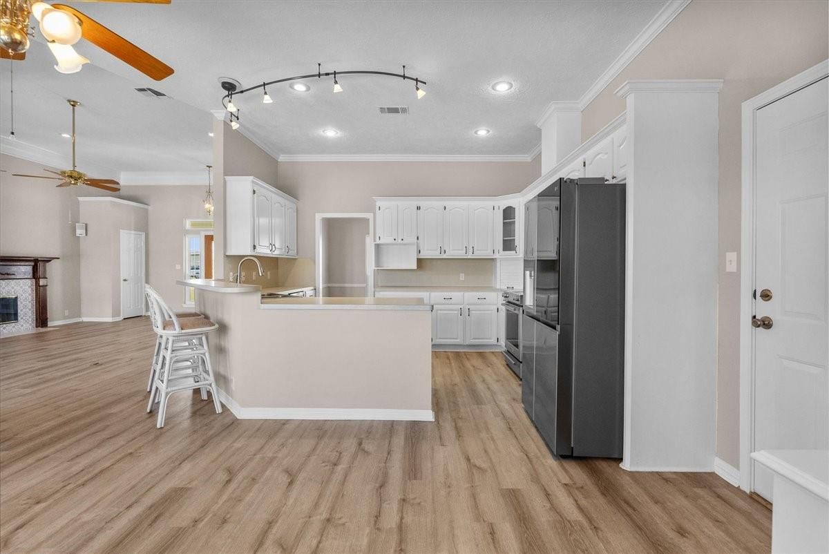 Interior, Kitchen, Pendant Lights, Recessed Lighting, Wood Texture Flooring