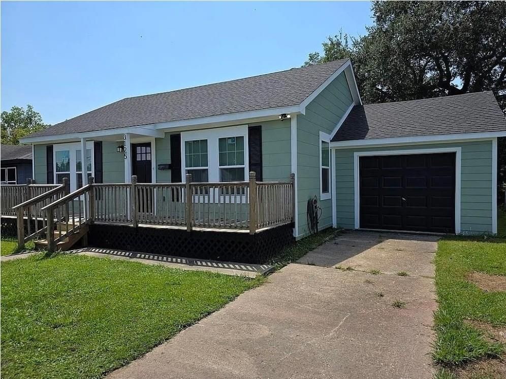 Attached, Exterior, Facade, Ranch