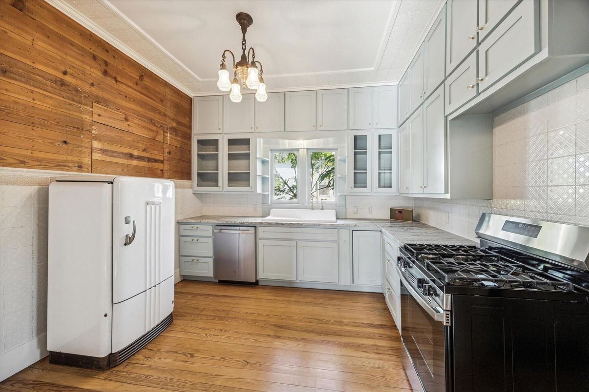 Interior, Kitchen, Pendant Lights, Wood Texture Flooring