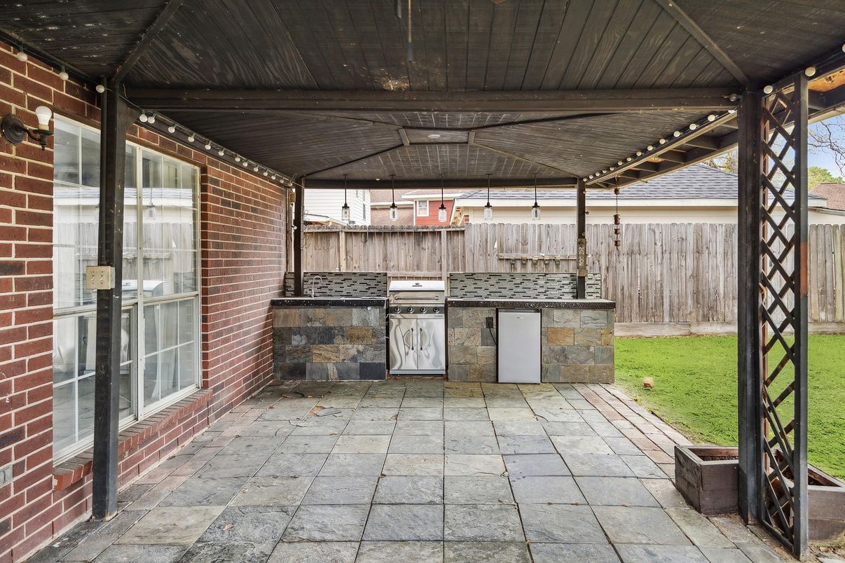 Exterior, Outdoor Kitchen