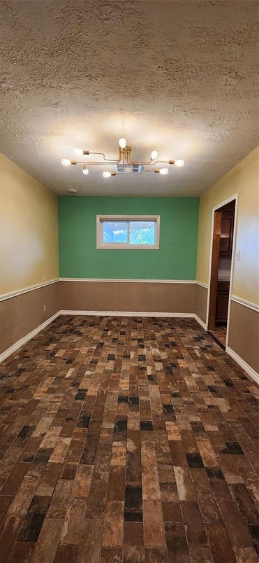 Empty room, Interior