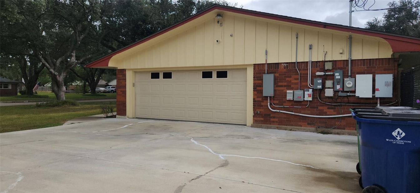 Detached Garage, Exterior