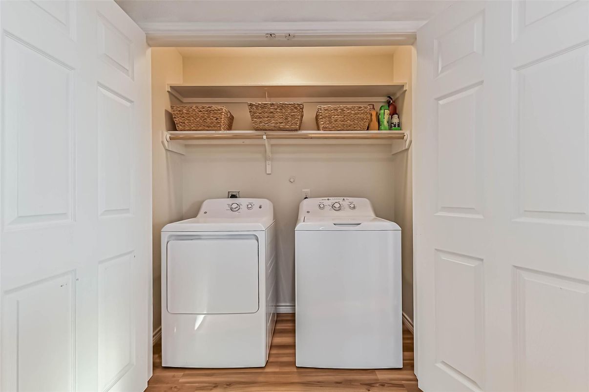 Interior, Utility Closets, Washer, Wood Texture Flooring
