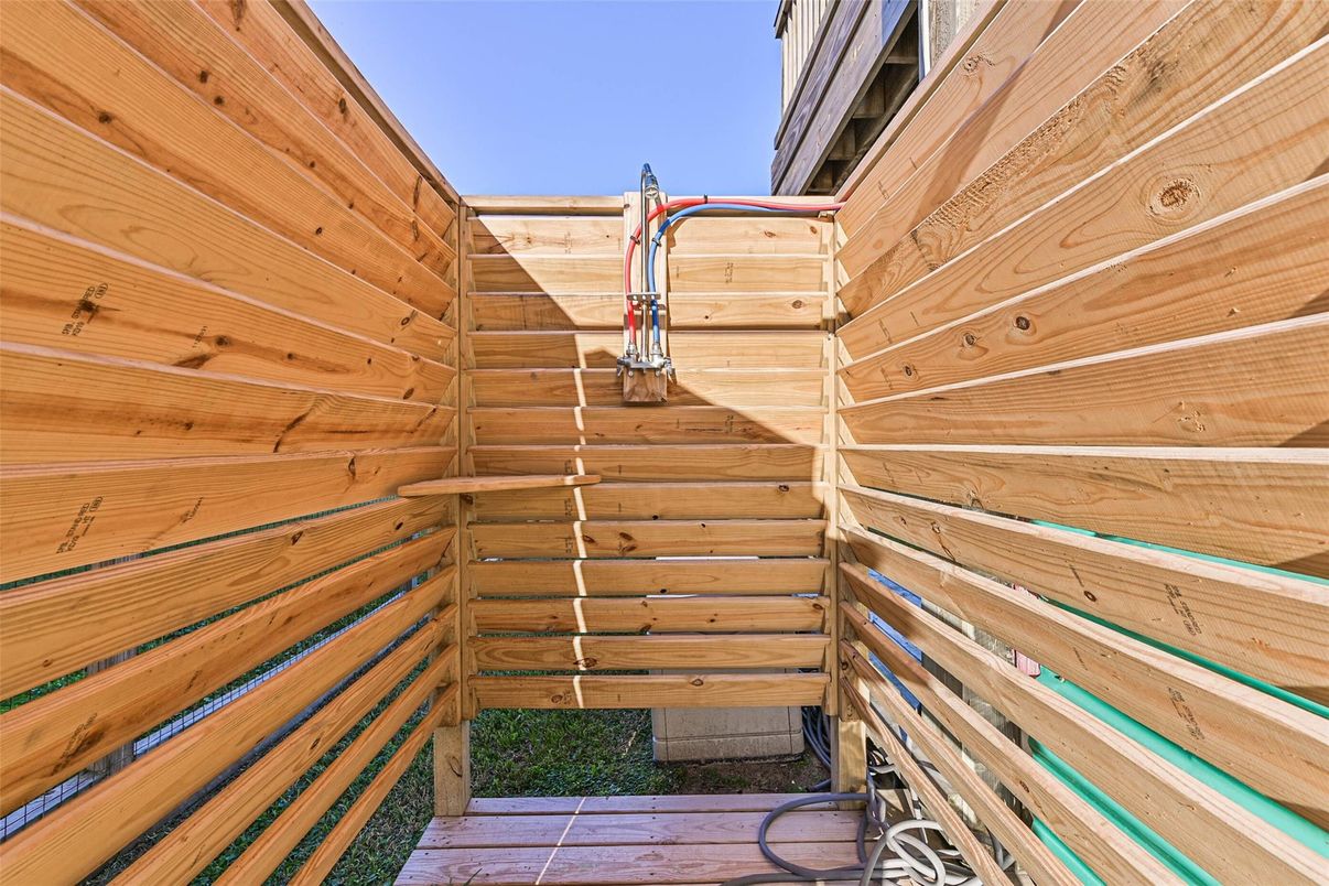 Exterior, Wooden Walls