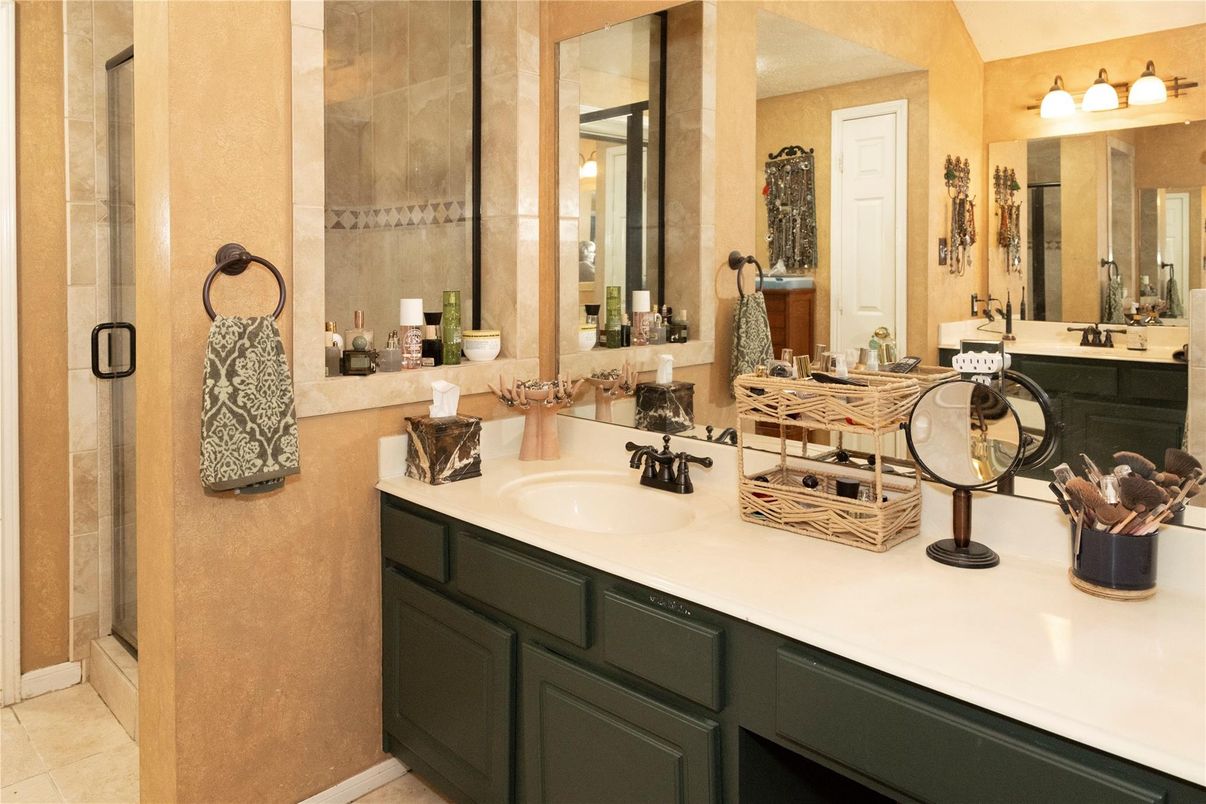 Bathroom, Dual Sink Vanities, Interior