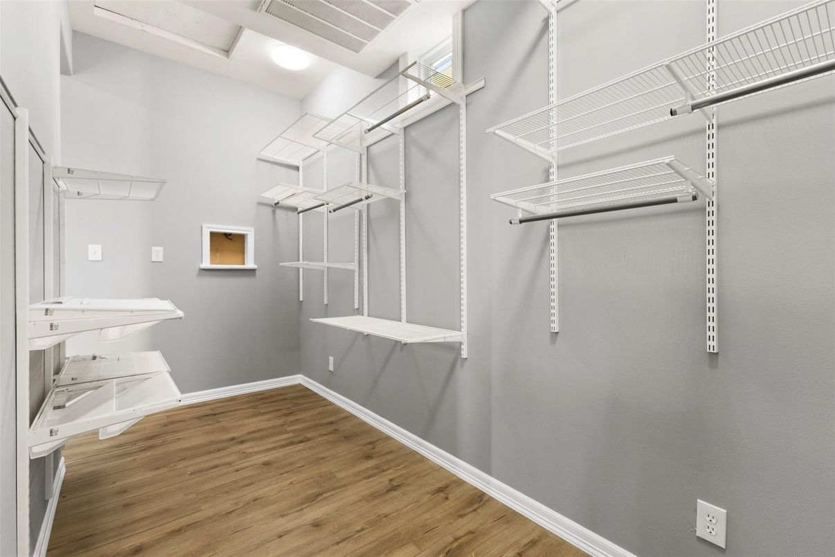 Interior, Walk-in Closets, Wood Texture Flooring